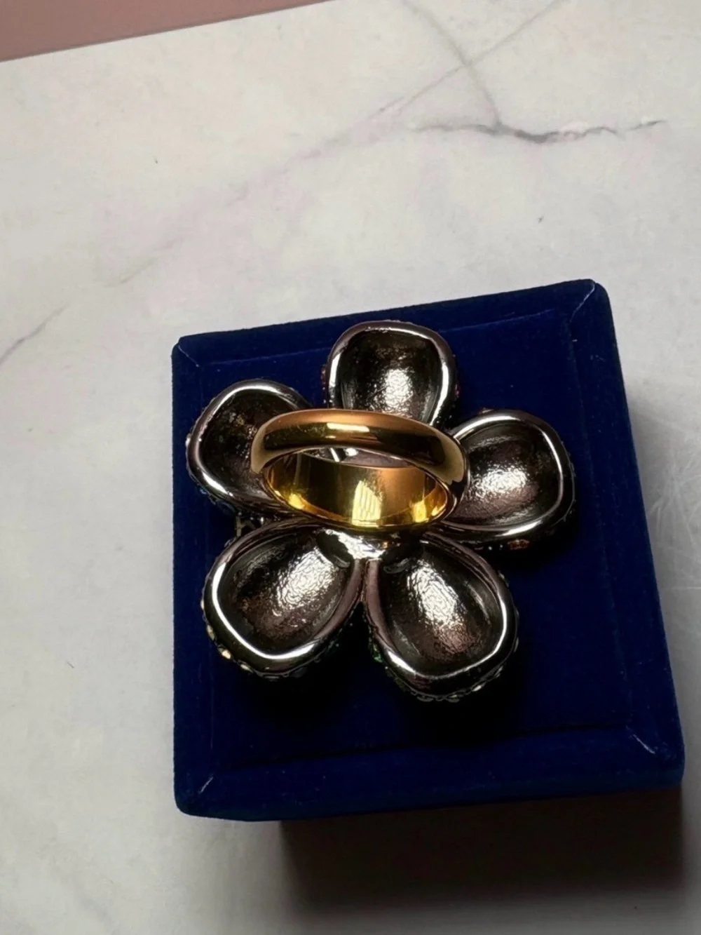Kurt Geiger Multi Color Stone Flower Ring NIB - Picture 2 of 7